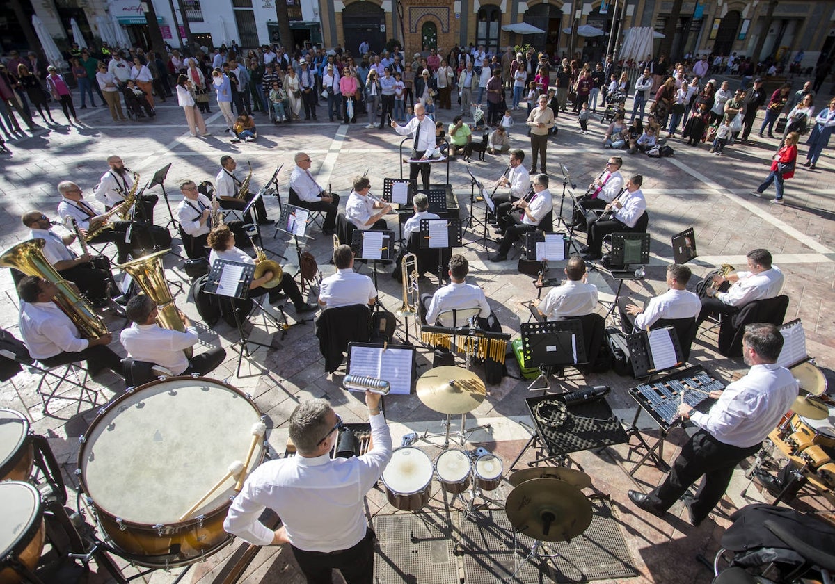 Concierto de la Banda Sinfónica Municipal de Huelva en la plaza de las Monjas