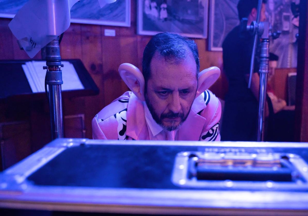 Marcos Gualda, como Superoídor, durante el rodaje de 'Po favó'