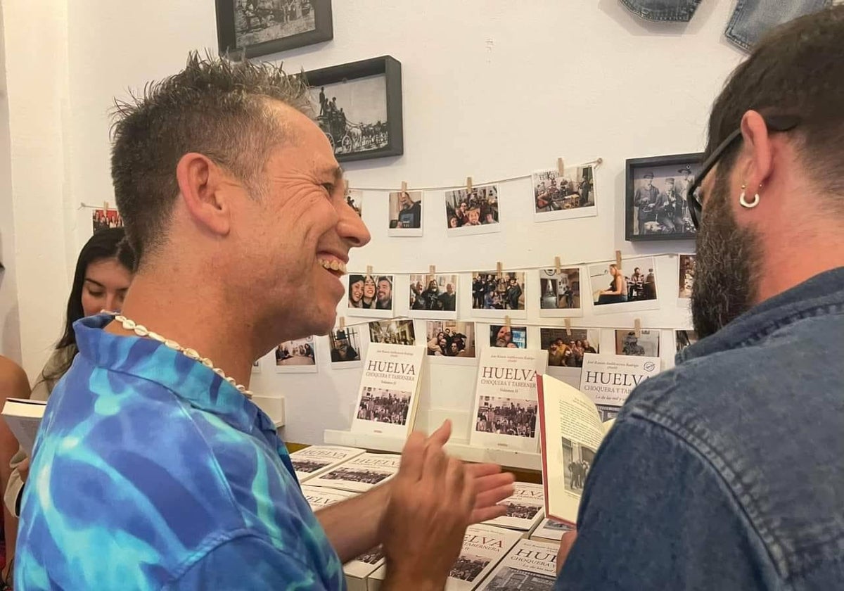 José Ramón Andikoetxea, en la presentación del segundo volumen de 'Huelva choquera y tabernera'