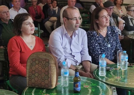 Imagen secundaria 1 - La Tertulia de las Colonias rinde un emotivo homenaje flamenco a su presidente, recientemente fallecido