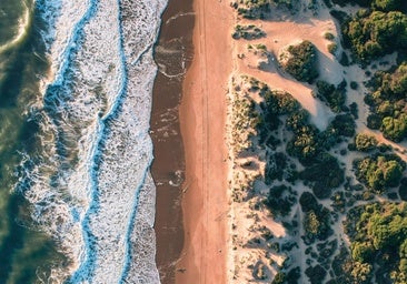 Juanma Brioso lleva sus impresionantes fotografías aéreas de playas al ciclo 'DoceMásUno en el UNO'