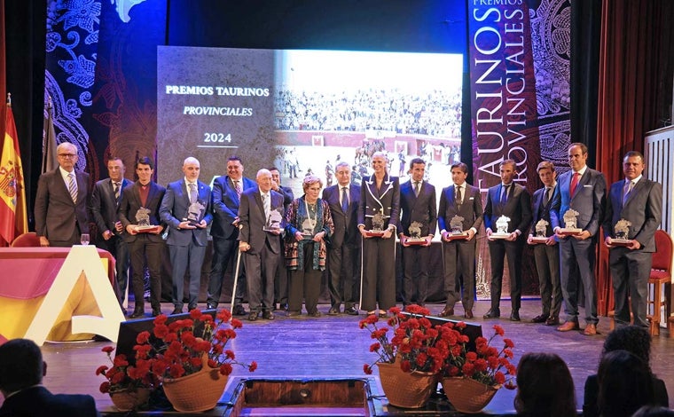 Los premiados, sobre el escenario del Teatro Cardenio