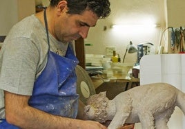 El escultor Manuel Garrido expone sus obras en la Fundación Caja Rural del Sur