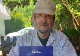 Rafael Delgado, el poeta de la sonrisa: «La poesía no es para lucrarse sino para regalarla»