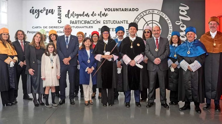 En su acto de salida como rectora de la UHU