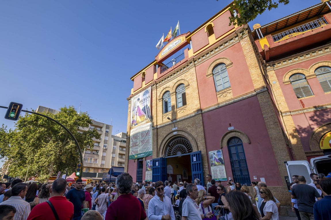 El ambiente del estreno de la feria taurina de Colombinas, en imágenes