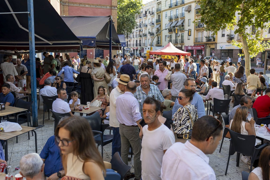 El ambiente de la corrida de rejones de Colombinas este domingo