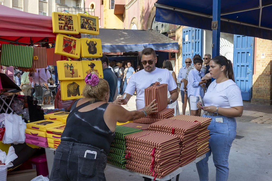 El ambiente de la corrida de rejones de Colombinas este domingo