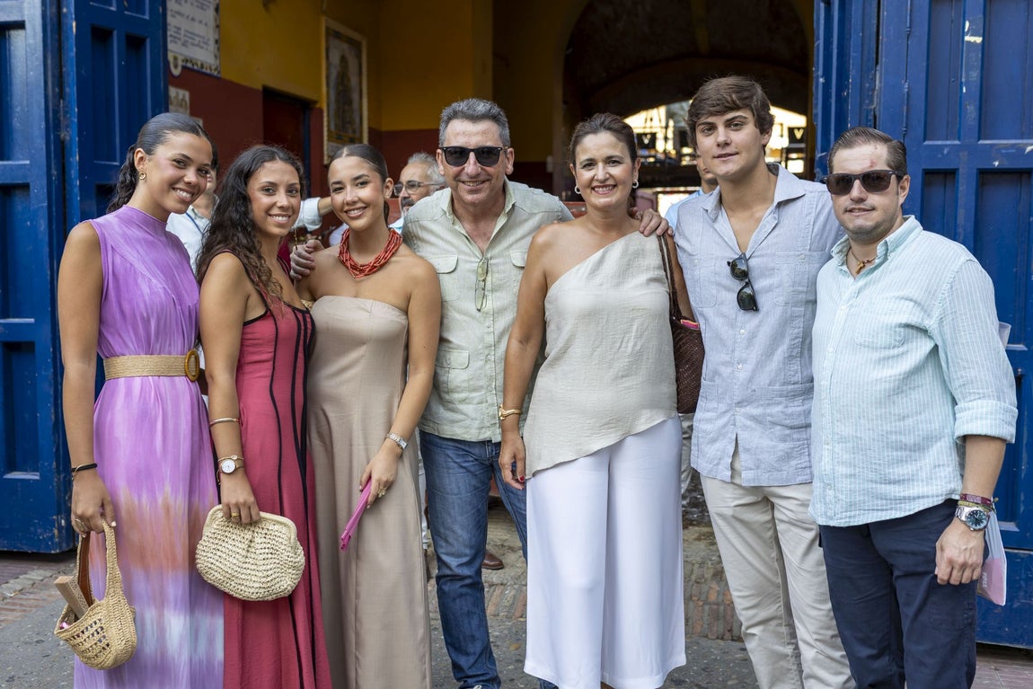 El ambiente de la corrida de rejones de Colombinas este domingo