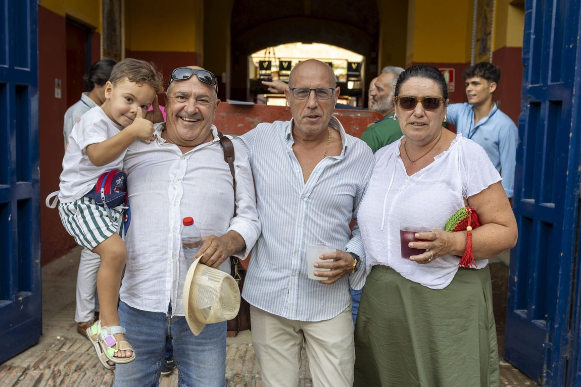 El ambiente de la corrida de rejones de Colombinas este domingo