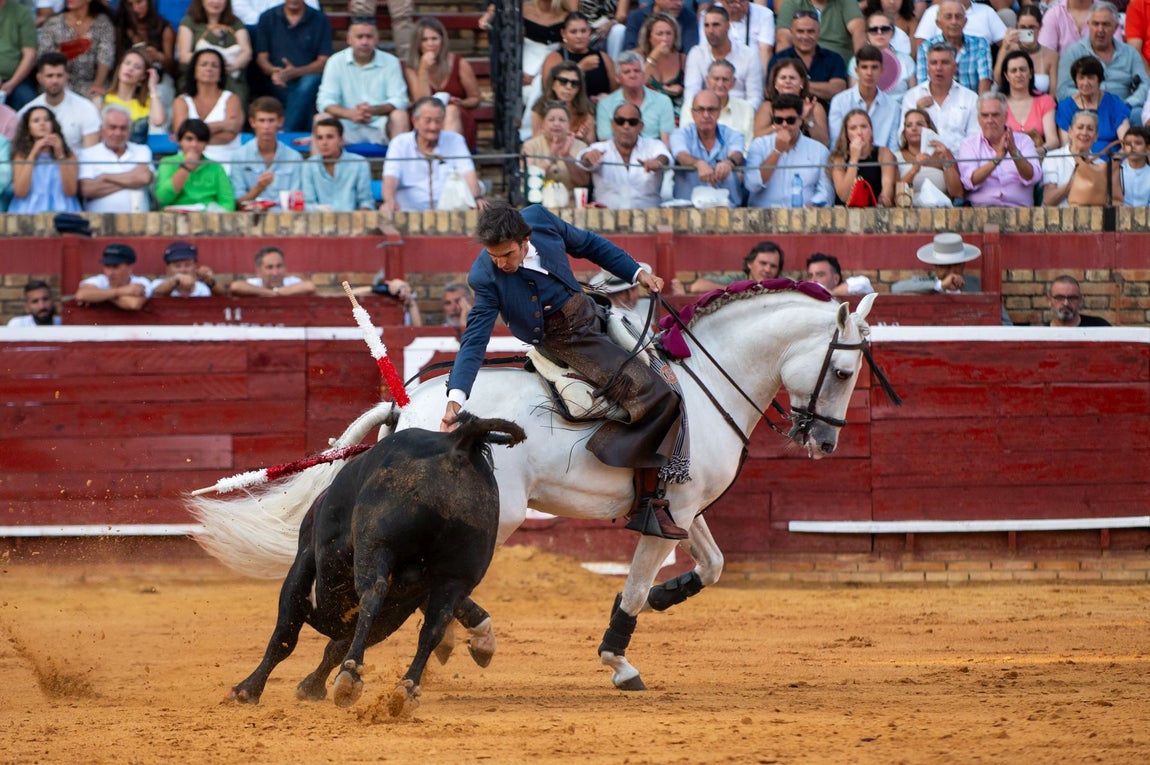 La corrida de rejones de estas Colombinas de 2025, en imágenes