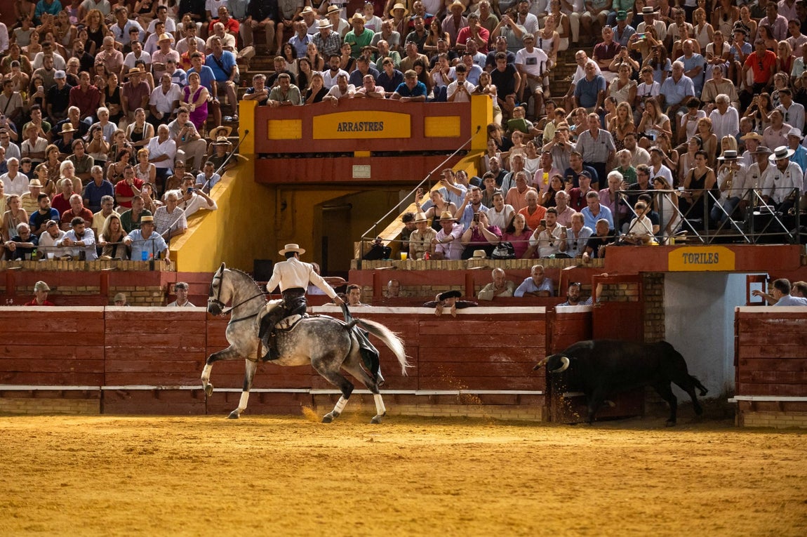 La corrida de rejones de estas Colombinas de 2025, en imágenes
