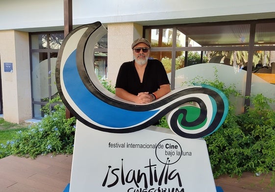 Roberto Álamo: «He hecho series y películas flojas, pero sabiendo que aceptaba porque tengo que darle de comer a mis hijos«