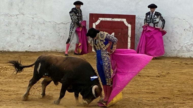 Un gran Tirado y una gran novillada de Albarreal triunfan en Zalamea