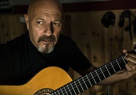 Javier Ruibal : «La gente no tolera que alguien que se dedica a masacrar al vecino, a robarle su casa y matarle los hijos pueda tener un equipito que ondee esa bandera»