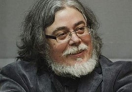 El escritor onubense Manuel Moya desentraña las aristas de la obra de Fernando Pessoa en el Centro Andaluz de las Letras