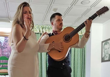 El cante de Raquel Salas bendice el inicio de temporada en la Tertulia Flamenca 'Las Colonias'