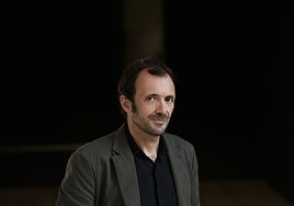 Isaac Rosa : «Decimos de la IA que va a acabar con la democracia o el periodismo; los mismos discursos de antes con las redes sociales e Internet»