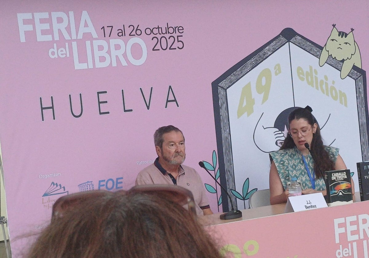 J. J. Benítez durante su comparecencia en la edición número 49 de la Feria del Libro de Huelva
