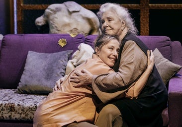 Actrices iluminando la escena