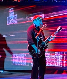 Imagen secundaria 2 - Amaral comparte en Huelva la energía que alimenta las utopías