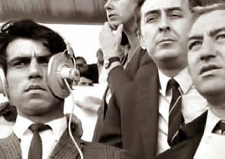 Imagen secundaria 1 - Viuda e hijo de Hermida, cuando le concedieron una calle en Huelva / ARCHIVO FAMILIA HERMIDA