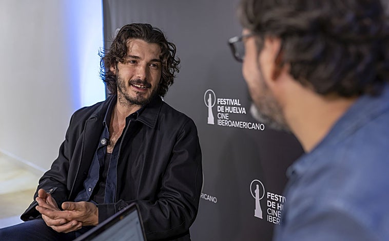 Imagen principal - Yon González, Premio Luz del Festival de Huelva: «Me gustaría haber protagonizado &#039;El Resplandor&#039;, la he visto más de 50 veces»