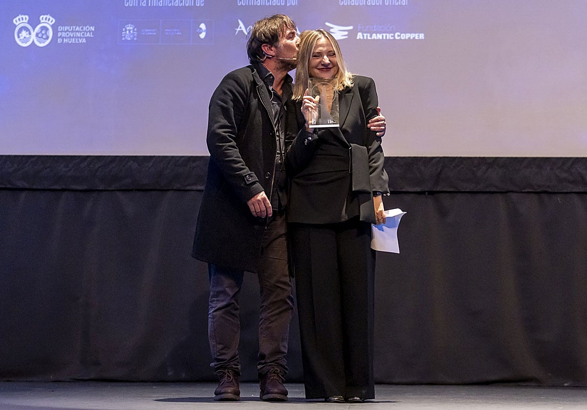 Antonio de la Torre y Pilar Castro, celebrando el premio de ella
