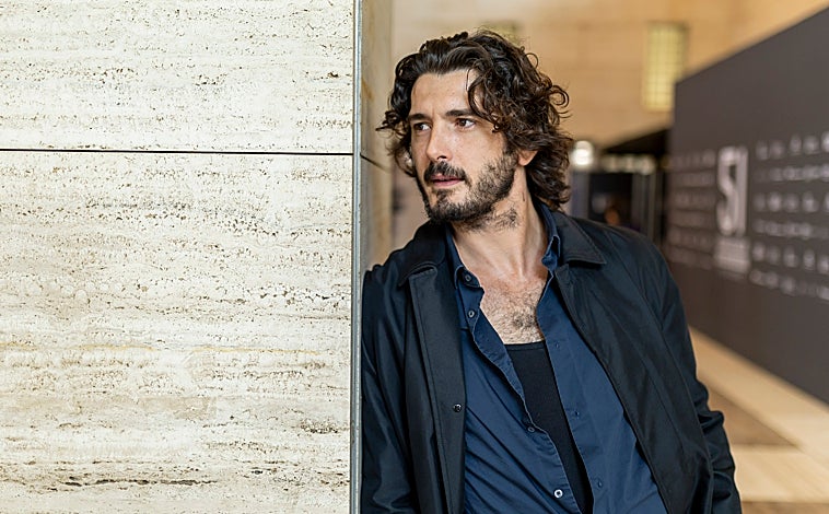 Imagen principal - Yon González, Premio Luz del Festival de Huelva: «Me gustaría haber protagonizado &#039;El Resplandor&#039;, la he visto más de 50 veces»
