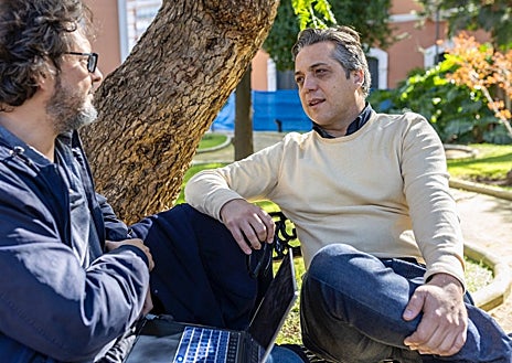 Imagen secundaria 1 - Paco Ortiz, durante la entrevista