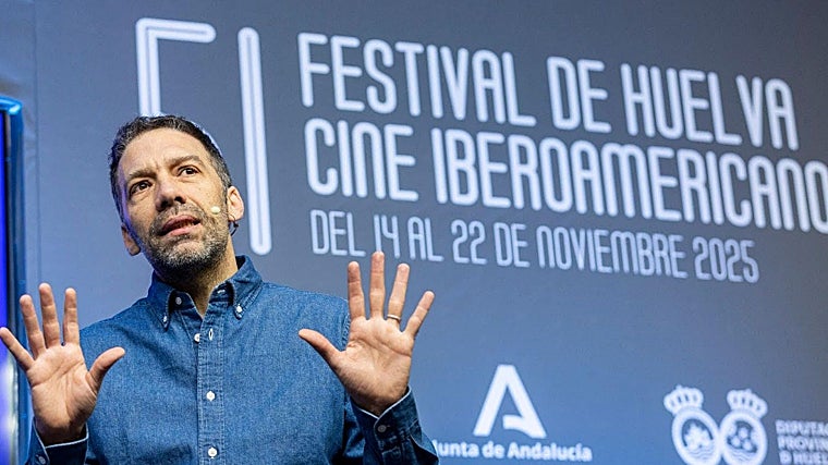 El cineasta argentino Santiago Esteves presentando 'Los renacidos'