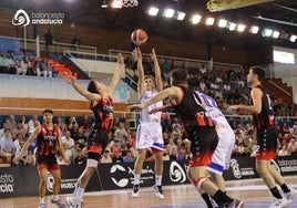 Un doctorado en defensa le permite al Ciudad de Huelva arrancar la fase de ascenso con victoria (64-50)