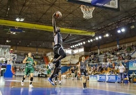 El Huelva Comercio se levanta aplastando a Chantada (87-66) y se la jugará con Mataró