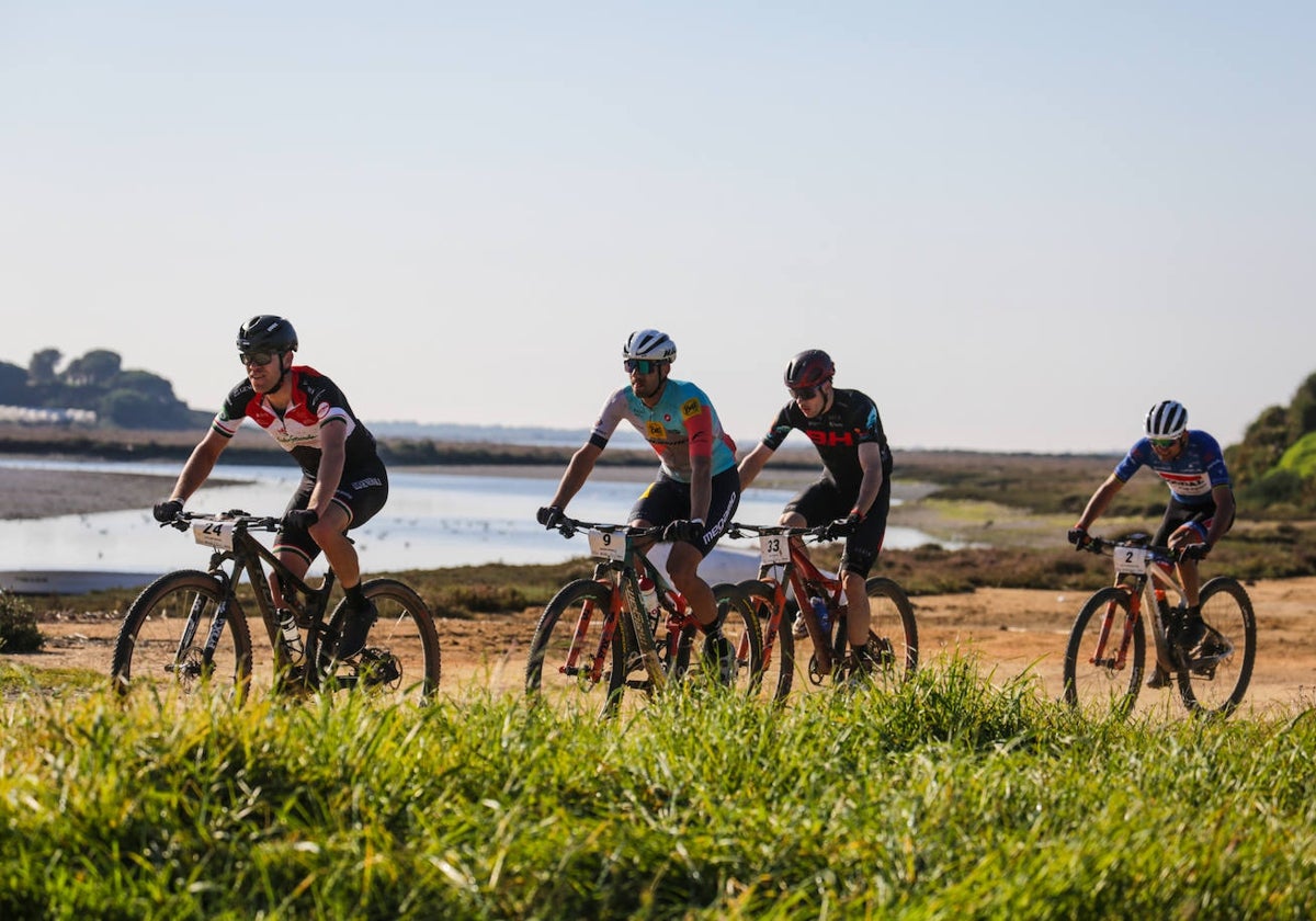 Ciclistas en la pasada edición de La Leyenda de Tartessos