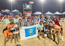 El Recreativo de fútbol playa gana la Copa Federación y acecha el triplete nacional
