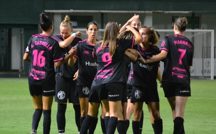 Imagen principal - El Sporting Huelva remonta ante el Betis para alcanzar la final de la Copa Andalucía (1-2)