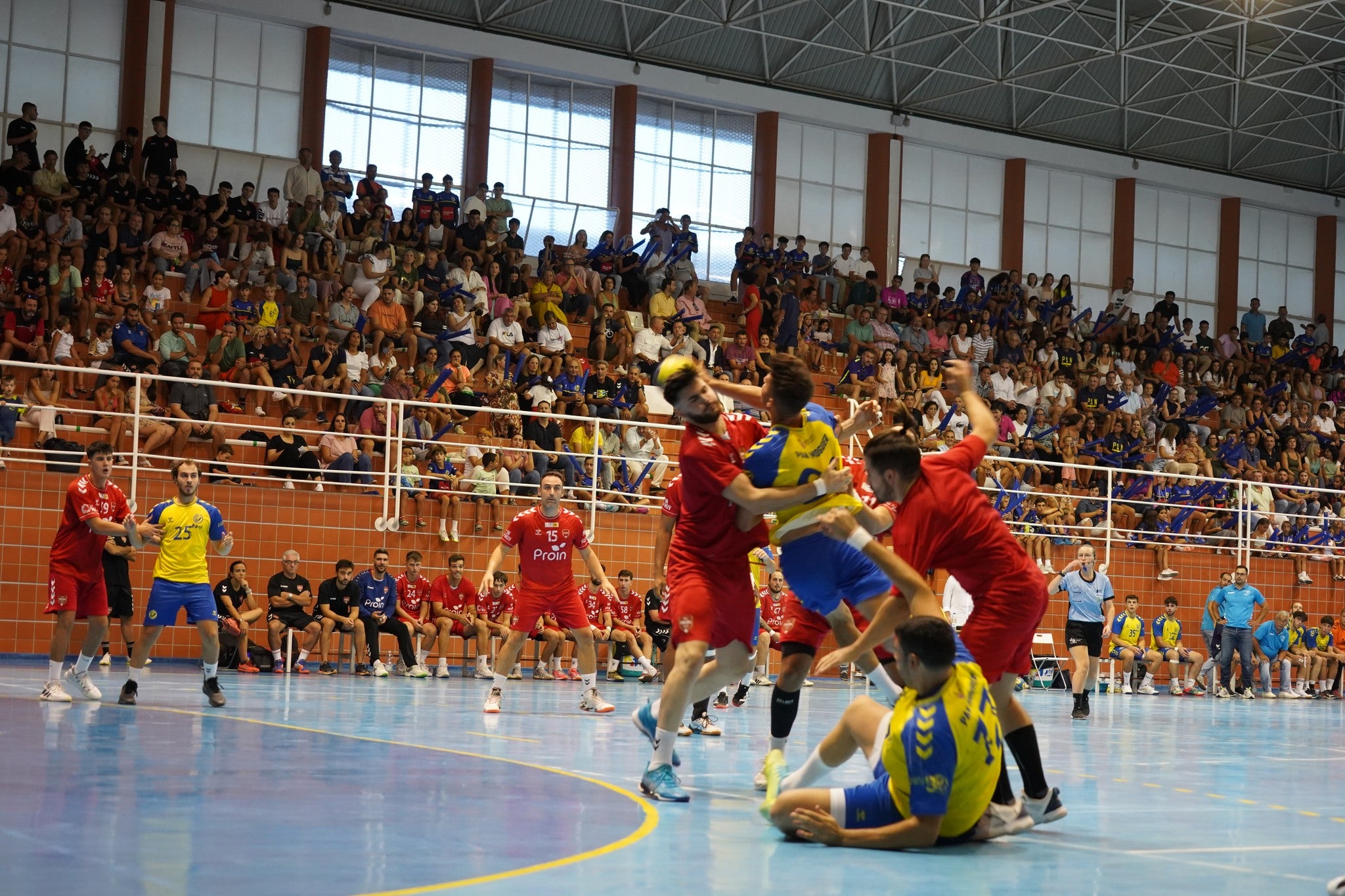 El BM Triana se lleva ante el PAN el Trofeo Ciudad de Moguer