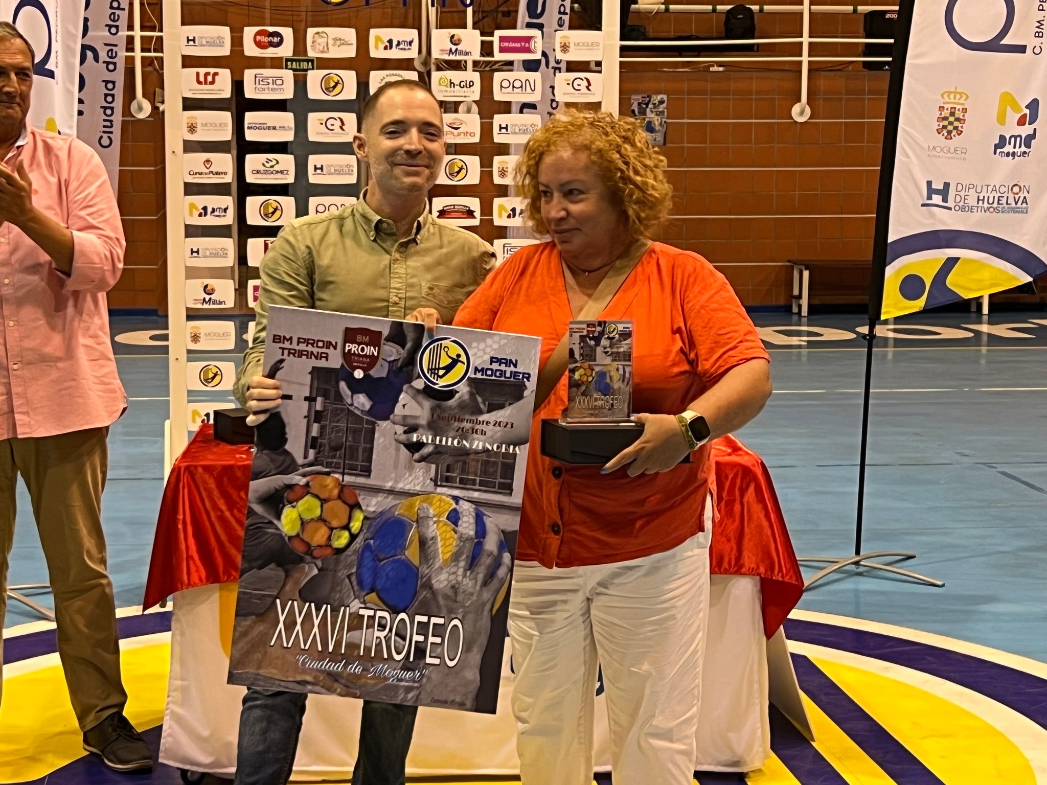 El BM Triana se lleva ante el PAN el Trofeo Ciudad de Moguer