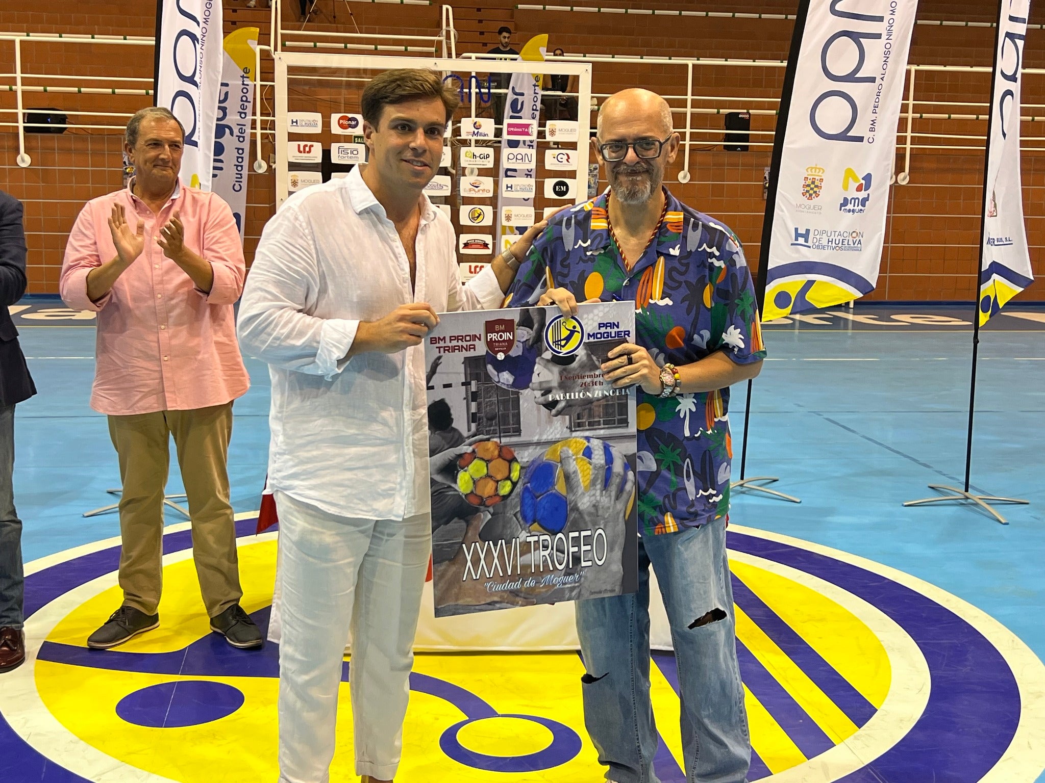 El BM Triana se lleva ante el PAN el Trofeo Ciudad de Moguer