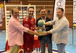 El BM Triana se lleva ante el PAN el Trofeo Ciudad de Moguer