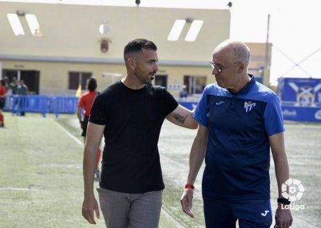 Imagen secundaria 1 - Ensayo general del Sporting Huelva en Canarias antes del estreno de temporada