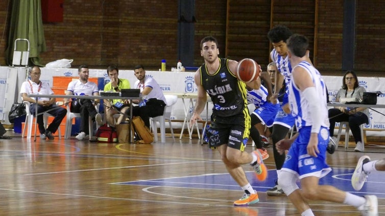 El escolta Carlos Cerdán se incorpora a los entrenamientos del Huelva Comercio