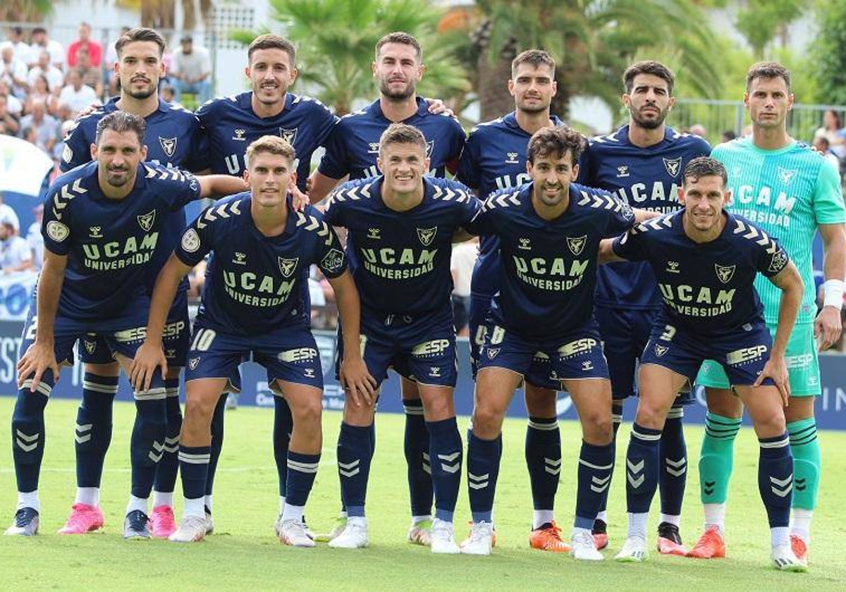 Formación inicial del UCAM Murcia antes de un encuentro de la presente temporada