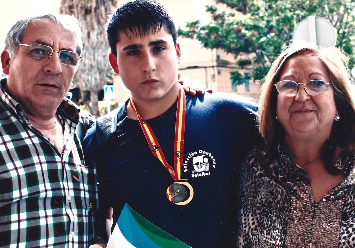 Pilar García Morales junto a su familia, todos muy unidos al voleibol