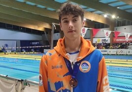Samuel Gómez suma a su plata un bronce en los 50 braza del Campeonato de España Junior