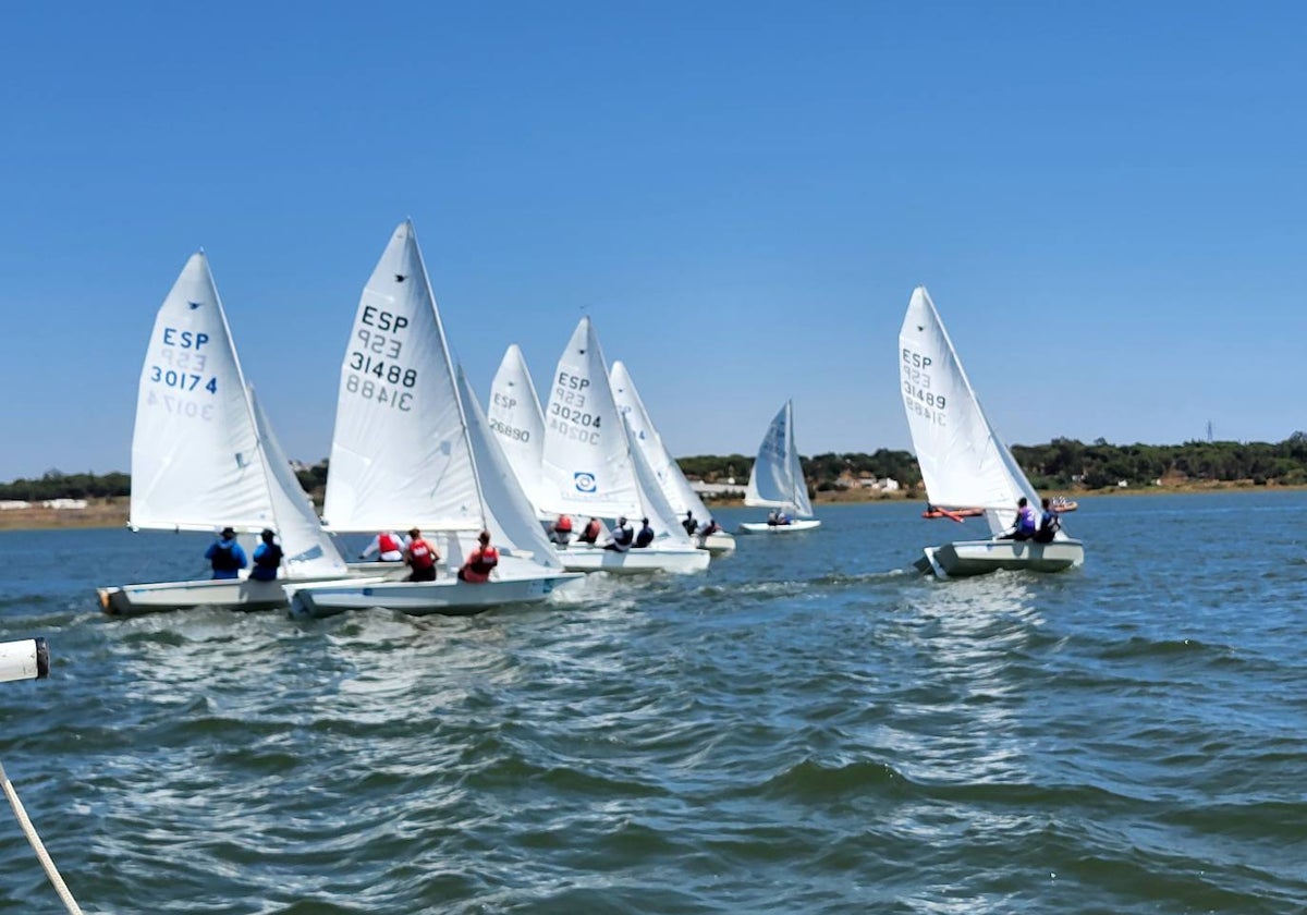 Embarcaciones en la disputa de la regata de la Semana Náutica Colombina de Huelva