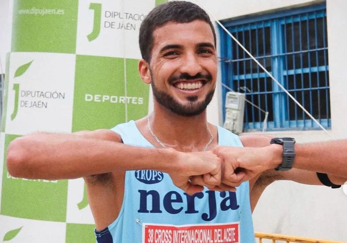 Zakaria Boufaljat celebra su victoria en Torredonjimeno en 2023