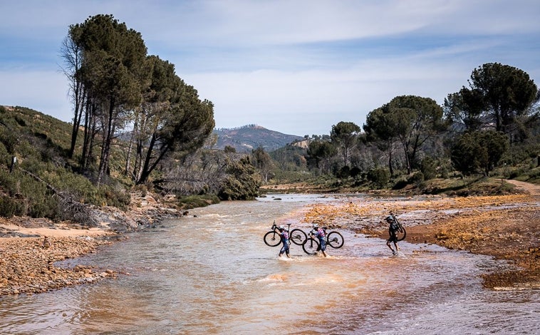 Imagen principal - La HUEX Extrema se ha consolidado como uno de los eventos ciclistas de referencia en el calendario nacional