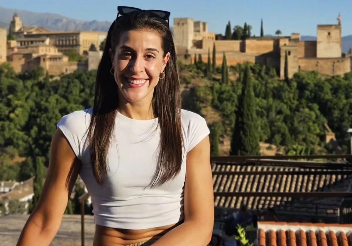 Carolina Marín durante una visita turística a Granada