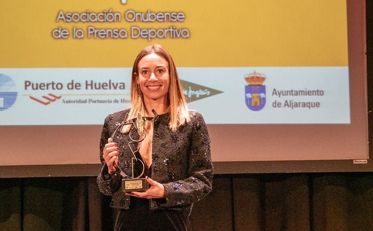 Imagen principal - Carolina Marín, Premio a la Excelencia Deportiva: «Es un placer y un honor, me siento feliz de estar en casa»